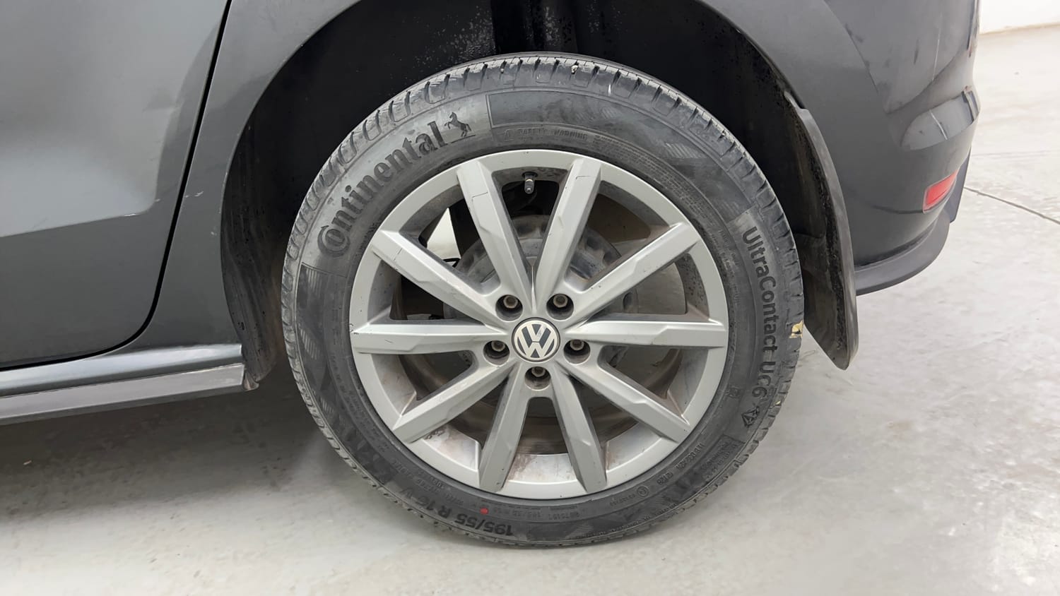 Used 2020 Volkswagen Polo Highline Plus 1.0L TSI Petrol Manual tyres LEFT REAR TYRE RIM VIEW