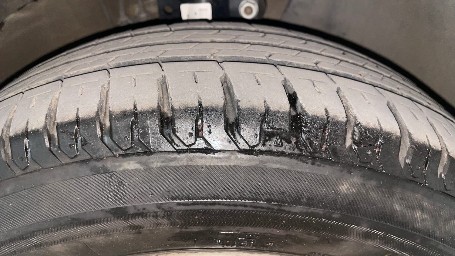 Used 2016 Volkswagen Ameo Highline 1.5L AT Diesel Automatic tyres RIGHT FRONT TYRE TREAD VIEW
