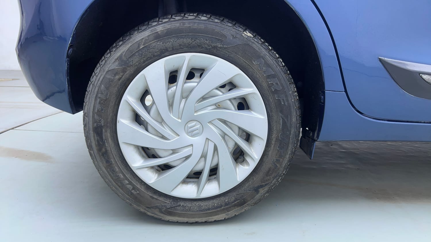 Used 2017 Maruti Suzuki Baleno Sigma 1.2 Petrol Manual tyres RIGHT REAR TYRE RIM VIEW