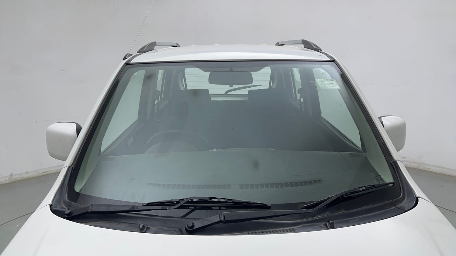 Used 2015 Maruti Suzuki Wagon R 1.0 VXI AMT Petrol Automatic exterior FRONT WINDSHIELD VIEW