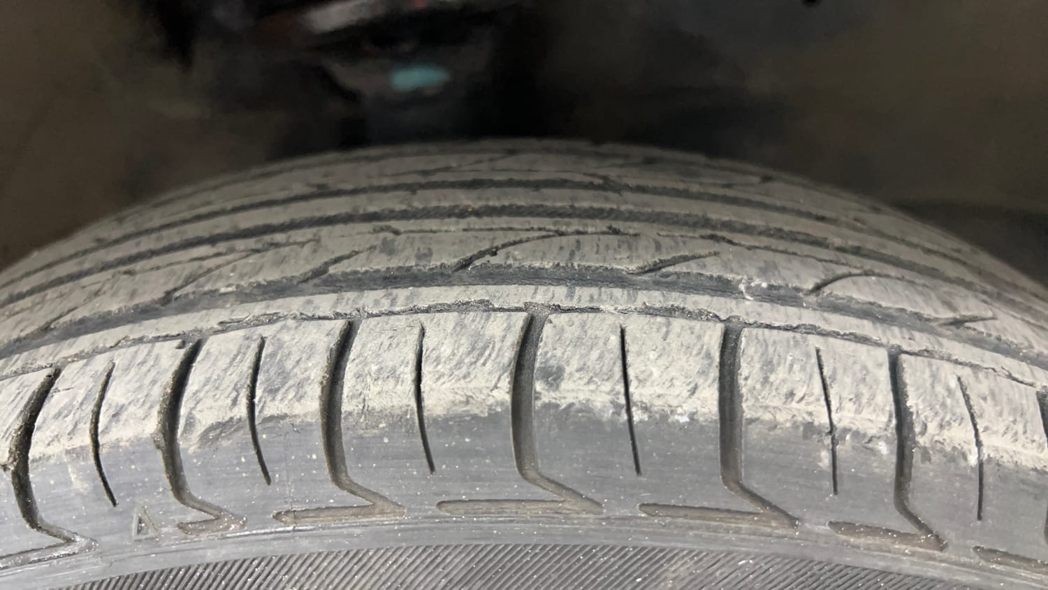 Used 2012 Maruti Suzuki Wagon R LXi Petrol Manual tyres RIGHT FRONT TYRE TREAD VIEW