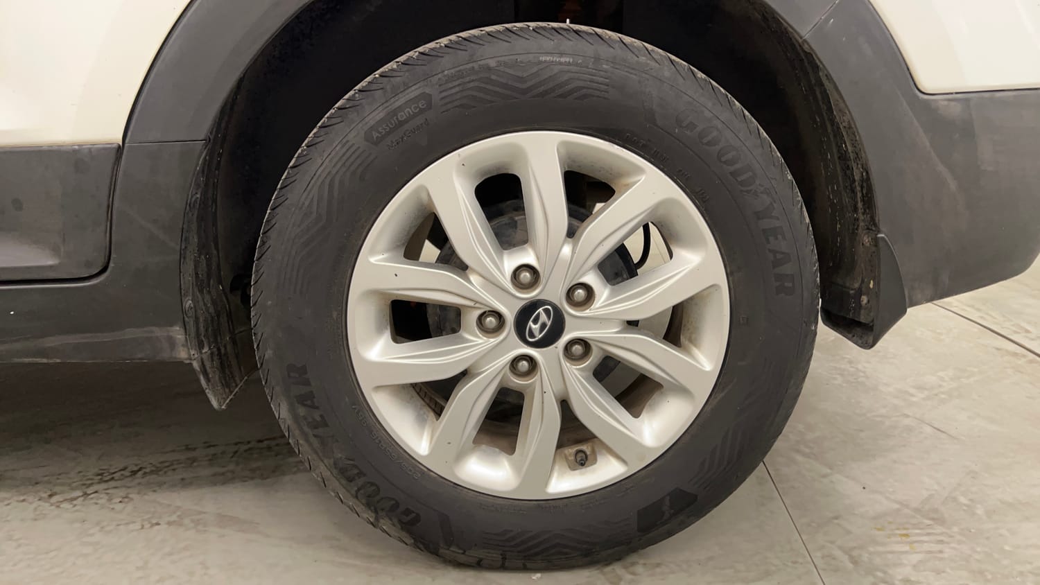 Used 2019 Hyundai Creta S 1.6 AT CRDi Diesel Automatic tyres LEFT REAR TYRE RIM VIEW