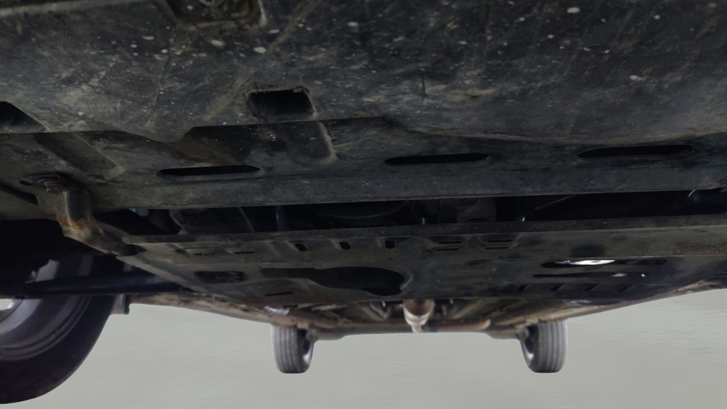 Used 2021 Renault Kiger RXZ Turbo CVT Dual Tone Petrol Automatic extra FRONT LEFT UNDERBODY VIEW