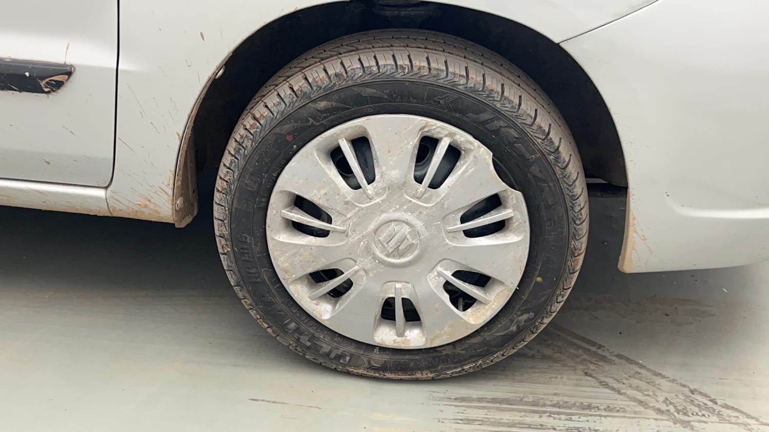 Used 2012 null Petrol Manual tyres RIGHT FRONT TYRE RIM VIEW