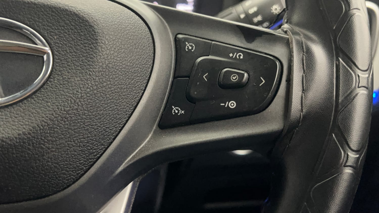 Used 2024 Tata Punch Creative Dual Tone AMT Sunroof Petrol Automatic top_features Cruise control