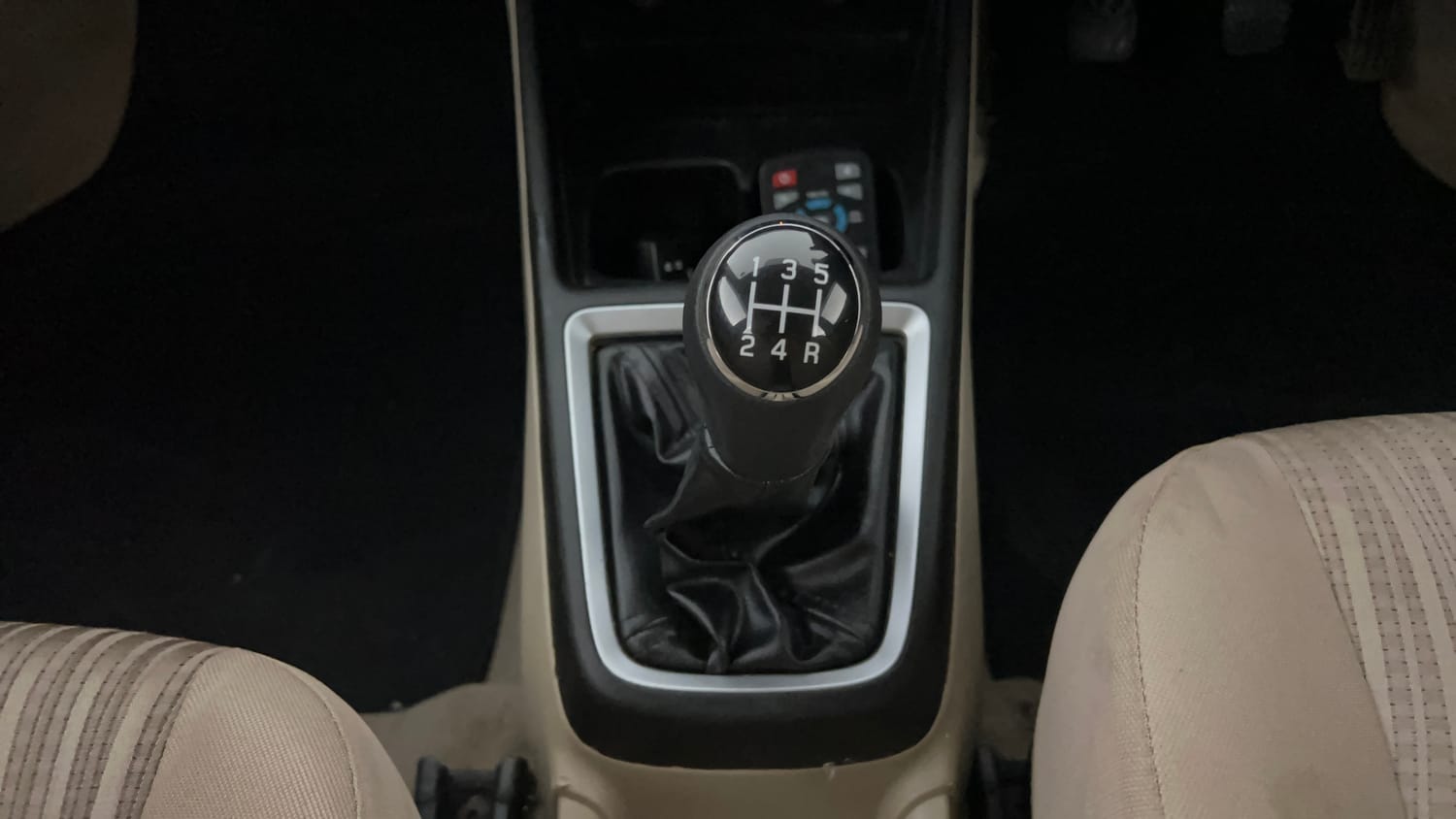 Used 2017 Maruti Suzuki Dzire ZXi Petrol Manual interior GEAR  KNOB VIEW