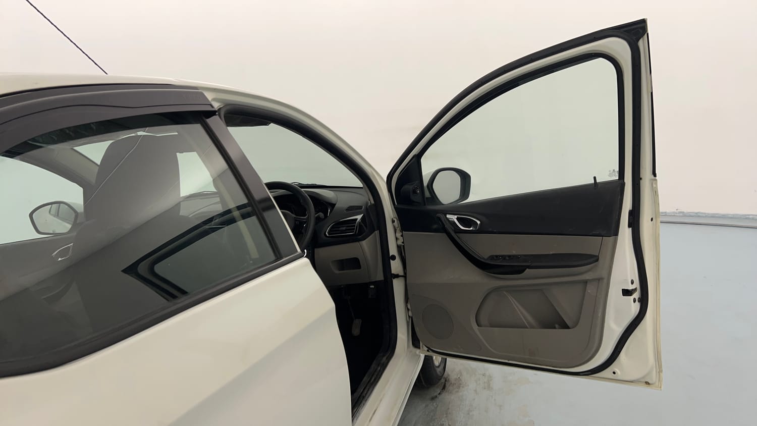Used 2018 Tata Tiago Revotron XZ Plus Petrol Manual interior RIGHT FRONT DOOR OPEN VIEW