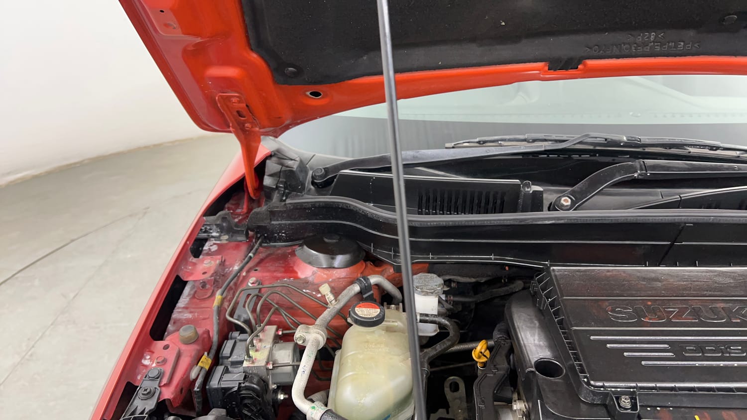 Used 2018 Maruti Suzuki Vitara Brezza [2016-2020] ZDi Diesel Manual engine ENGINE RIGHT SIDE HINGE & APRON VIEW