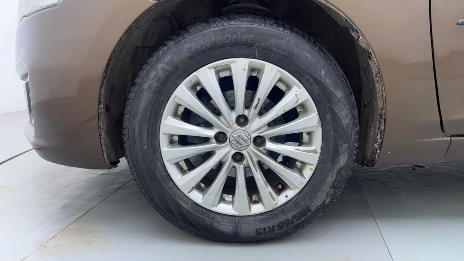 Used 2017 Maruti Suzuki Ciaz ZDi SHVS Diesel Manual tyres LEFT FRONT TYRE RIM VIEW