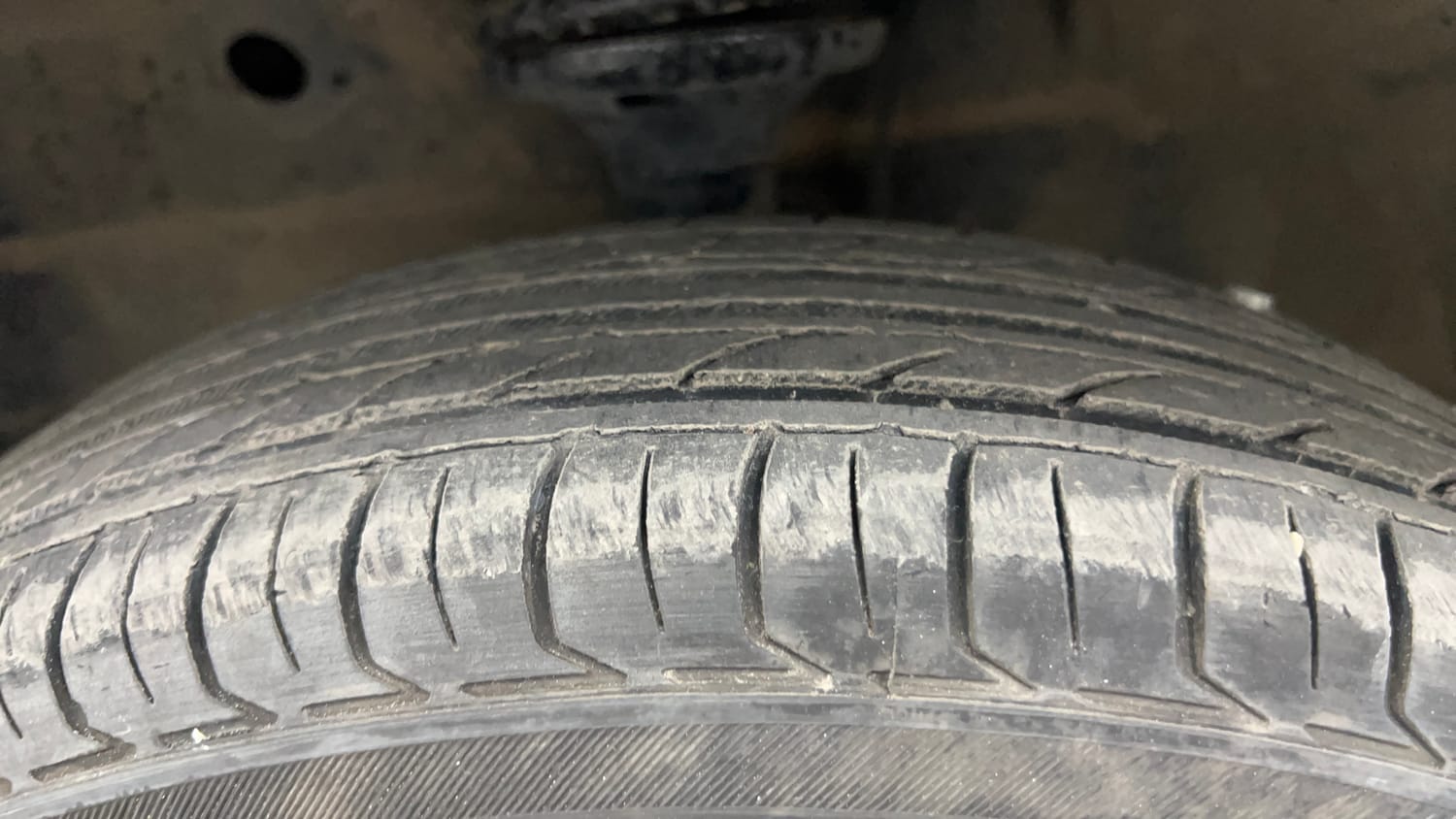 Used 2012 Maruti Suzuki Wagon R LXi Petrol Manual tyres LEFT FRONT TYRE TREAD VIEW