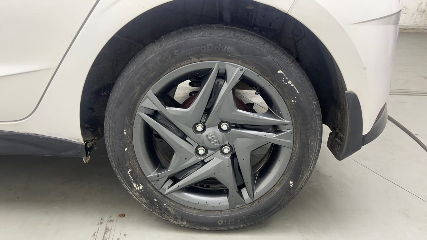 Used 2024 Hyundai i20 Sportz 1.2 MT Petrol Manual tyres LEFT REAR TYRE RIM VIEW