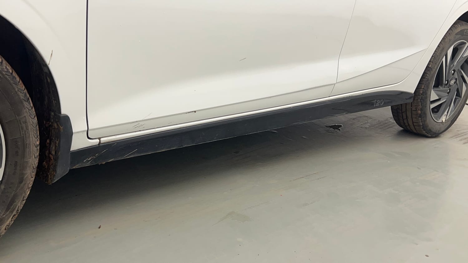 Used 2022 Hyundai New i20 Asta (O) 1.2 MT Petrol Manual dents MINOR SCRATCH