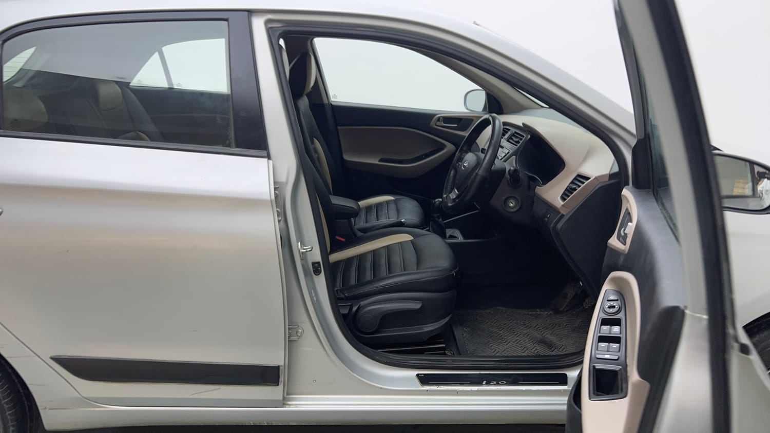 Used 2018 Hyundai Elite i20 Sportz 1.2 Petrol Manual interior RIGHT SIDE FRONT DOOR CABIN VIEW