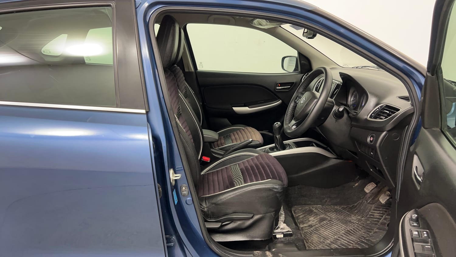 Used 2017 Maruti Suzuki Baleno Alpha 1.2 Petrol Manual interior RIGHT SIDE FRONT DOOR CABIN VIEW