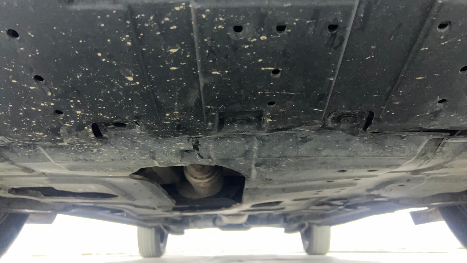Used 2023 Mahindra XUV 300 W8 1.2 Petrol Petrol Manual extra FRONT LEFT UNDERBODY VIEW