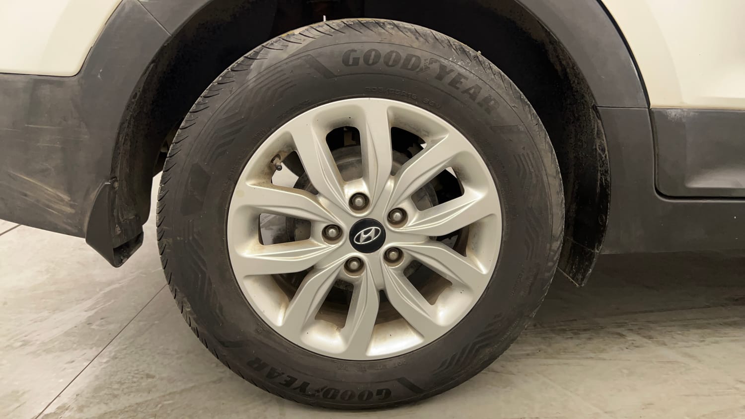Used 2019 Hyundai Creta S 1.6 AT CRDi Diesel Automatic tyres RIGHT REAR TYRE RIM VIEW