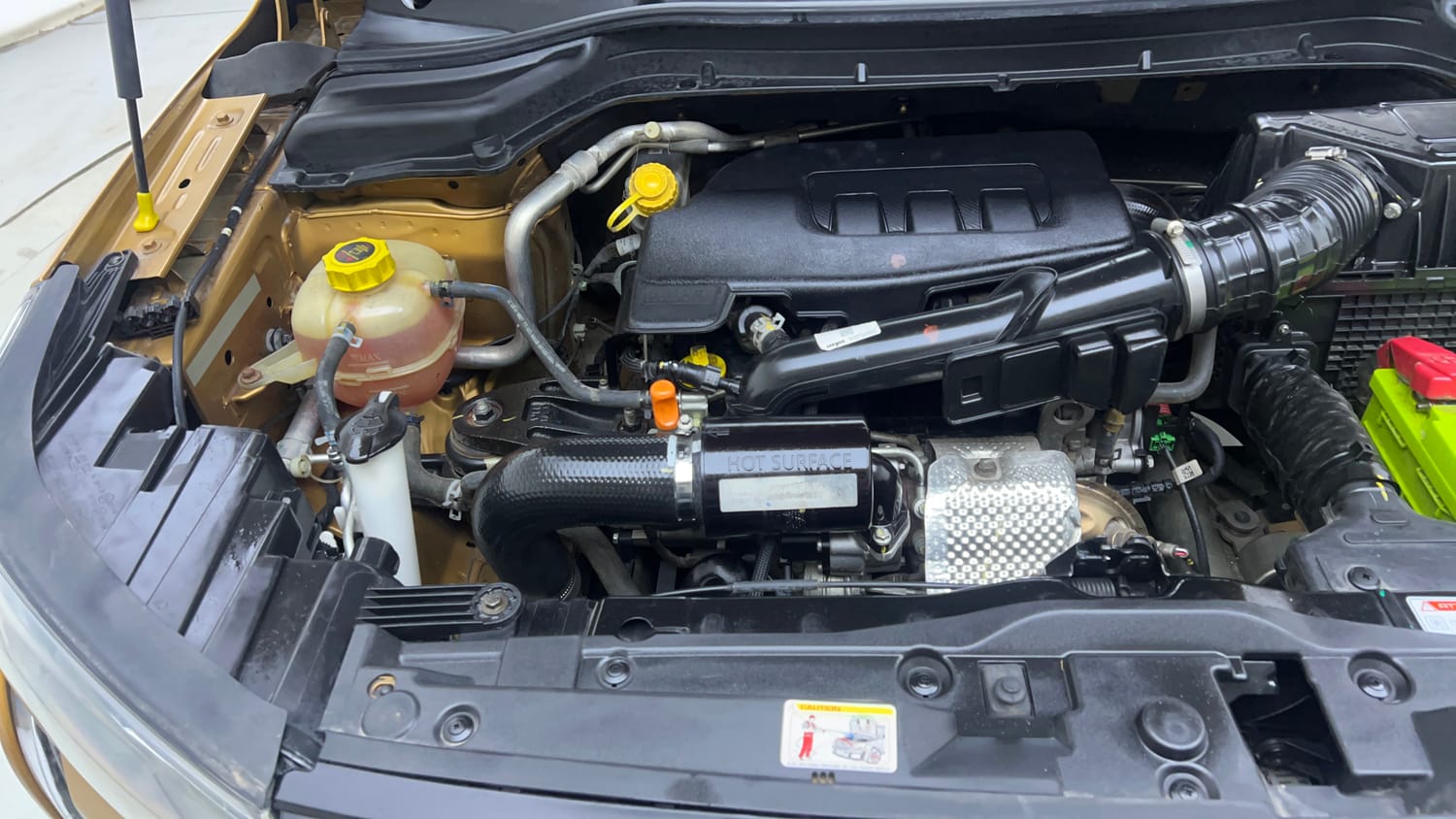 Used 2023 Mahindra XUV 300 W8 1.2 Petrol Petrol Manual engine ENGINE RIGHT SIDE VIEW