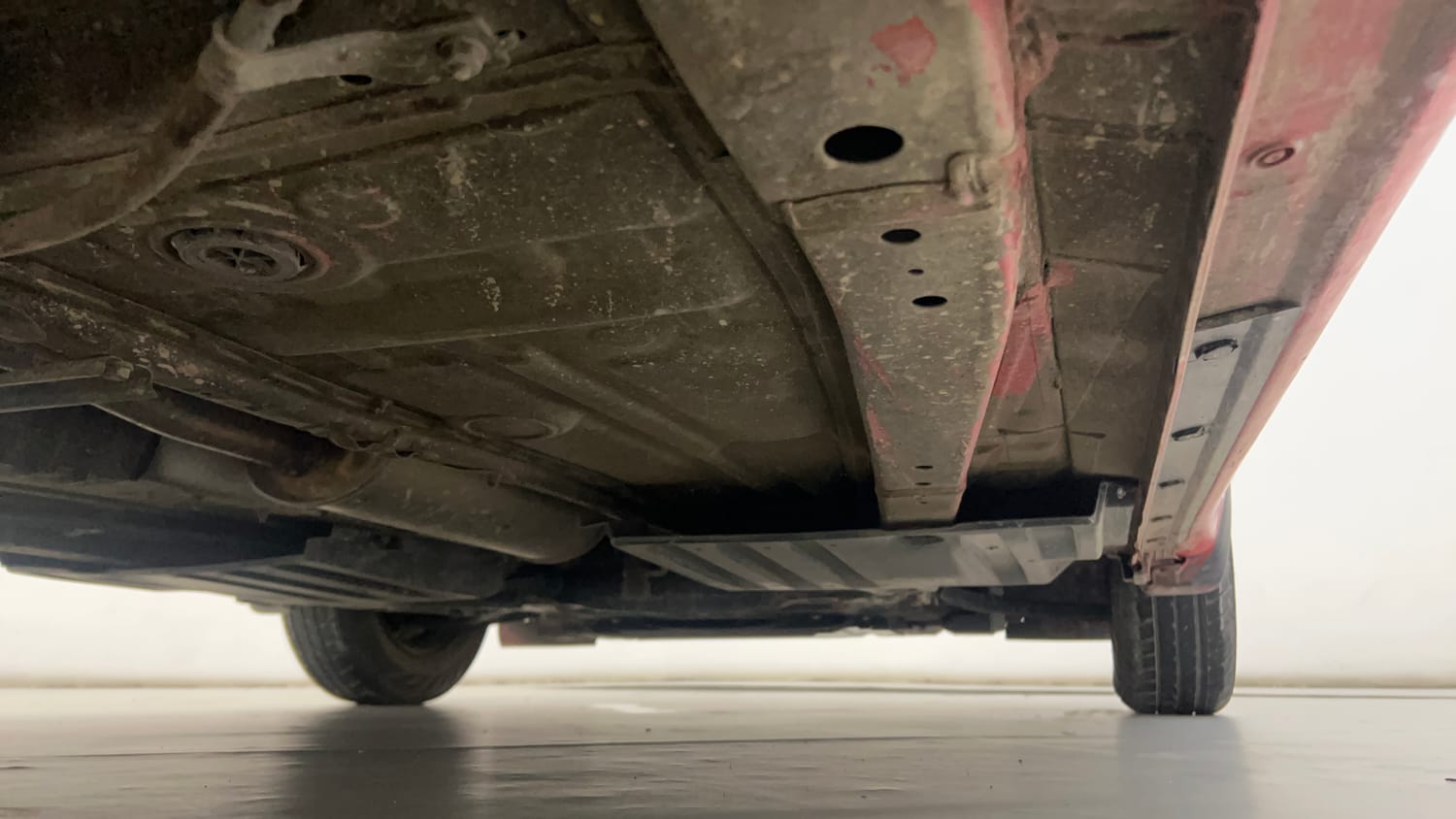Used 2023 Maruti Suzuki Swift VXi Petrol Manual extra REAR RIGHT UNDERBODY VIEW