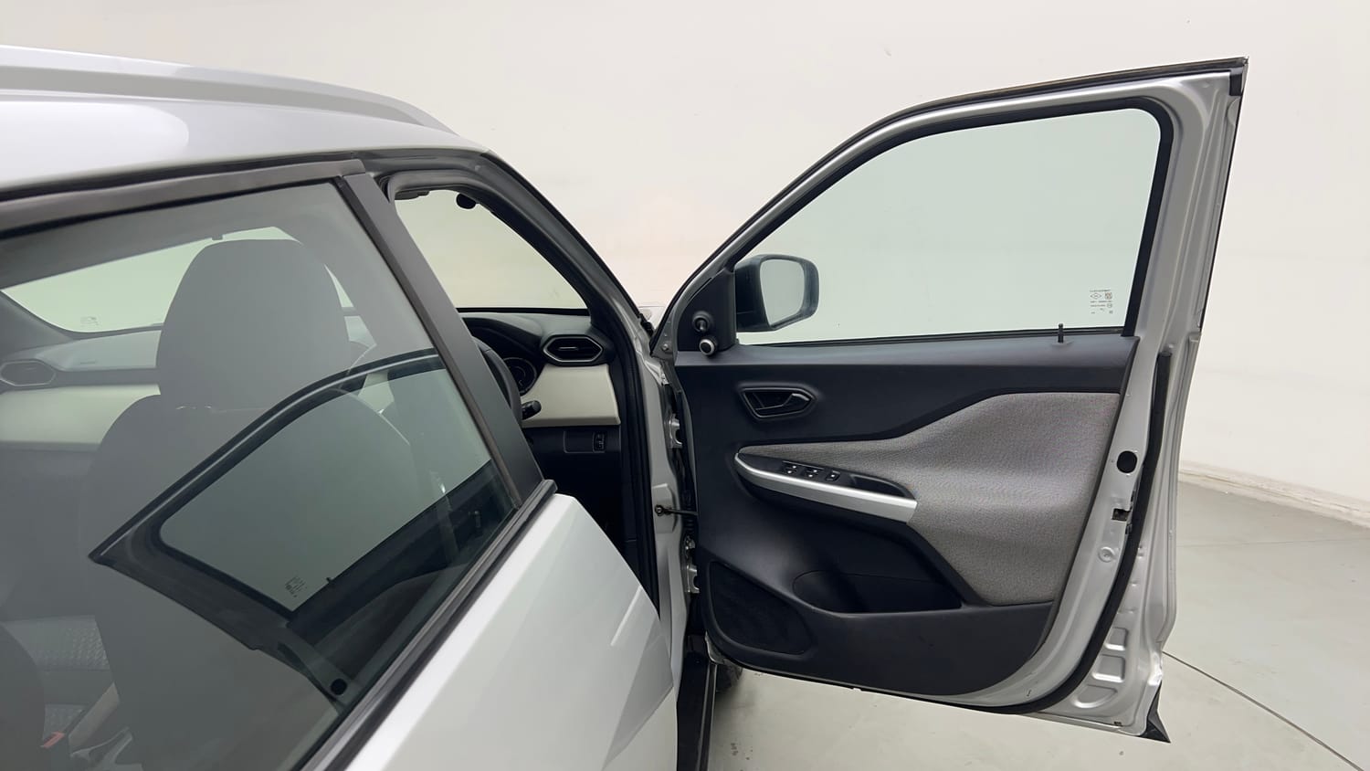Used 2021 Nissan Magnite XE Petrol Manual interior RIGHT FRONT DOOR OPEN VIEW