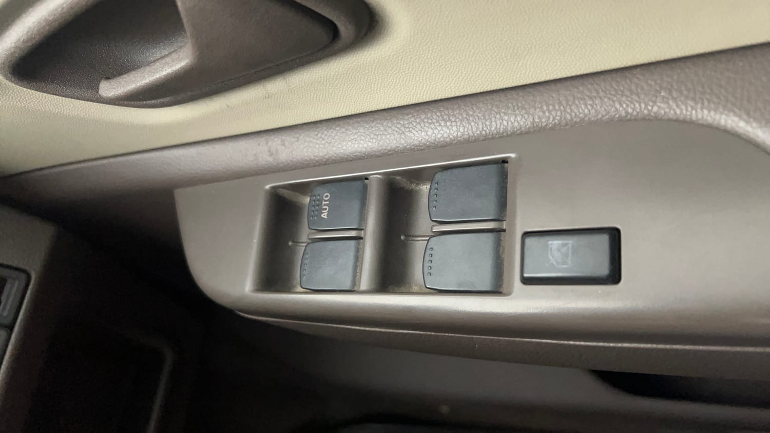 Used 2012 null Petrol Manual top_features Power windows