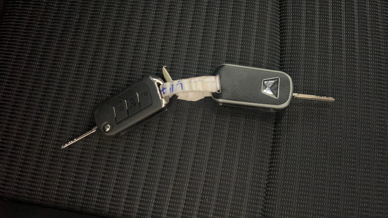 Used 2025 Mahindra XUV700 AX5 Petrol MT 7 STR Petrol Manual extra CAR KEY VIEW
