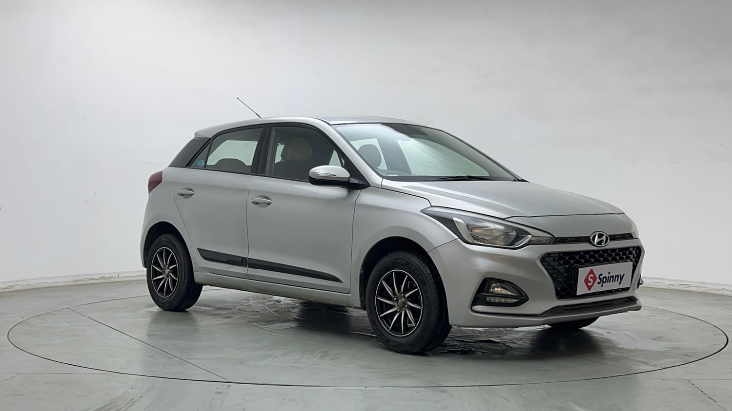 Used 2018 Hyundai Elite i20 Sportz 1.2 Petrol Manual exterior RIGHT FRONT CORNER VIEW