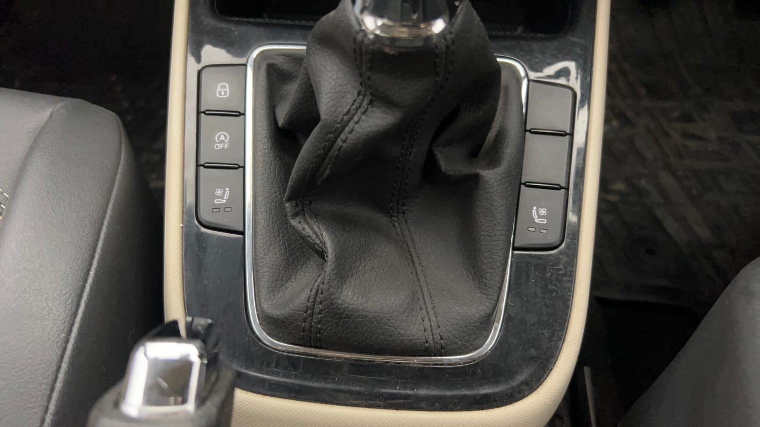Used 2023 Skoda Slavia Style 1.0L TSI MT Petrol Manual top_features Ventilated seats