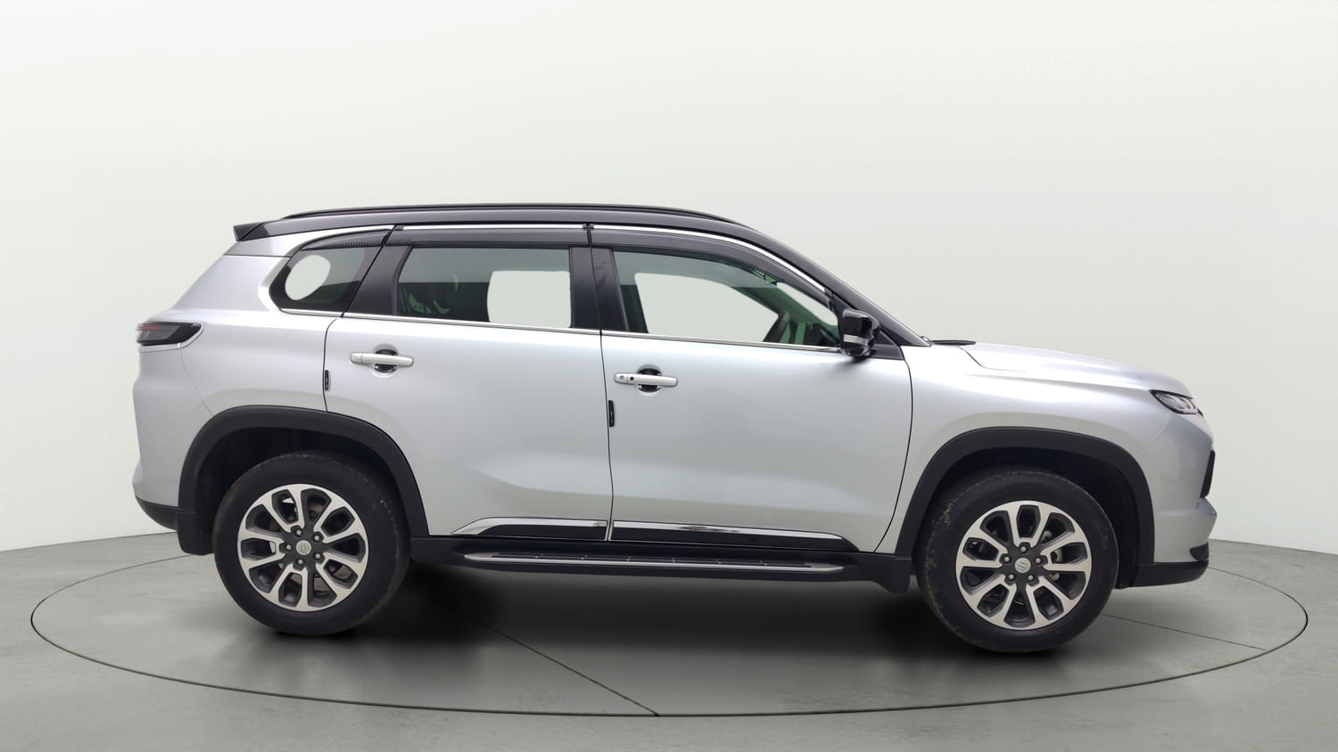 Used 2025 Maruti Suzuki Grand Vitara Alpha Smart Hybrid Petrol Manual exterior RIGHT SIDE VIEW