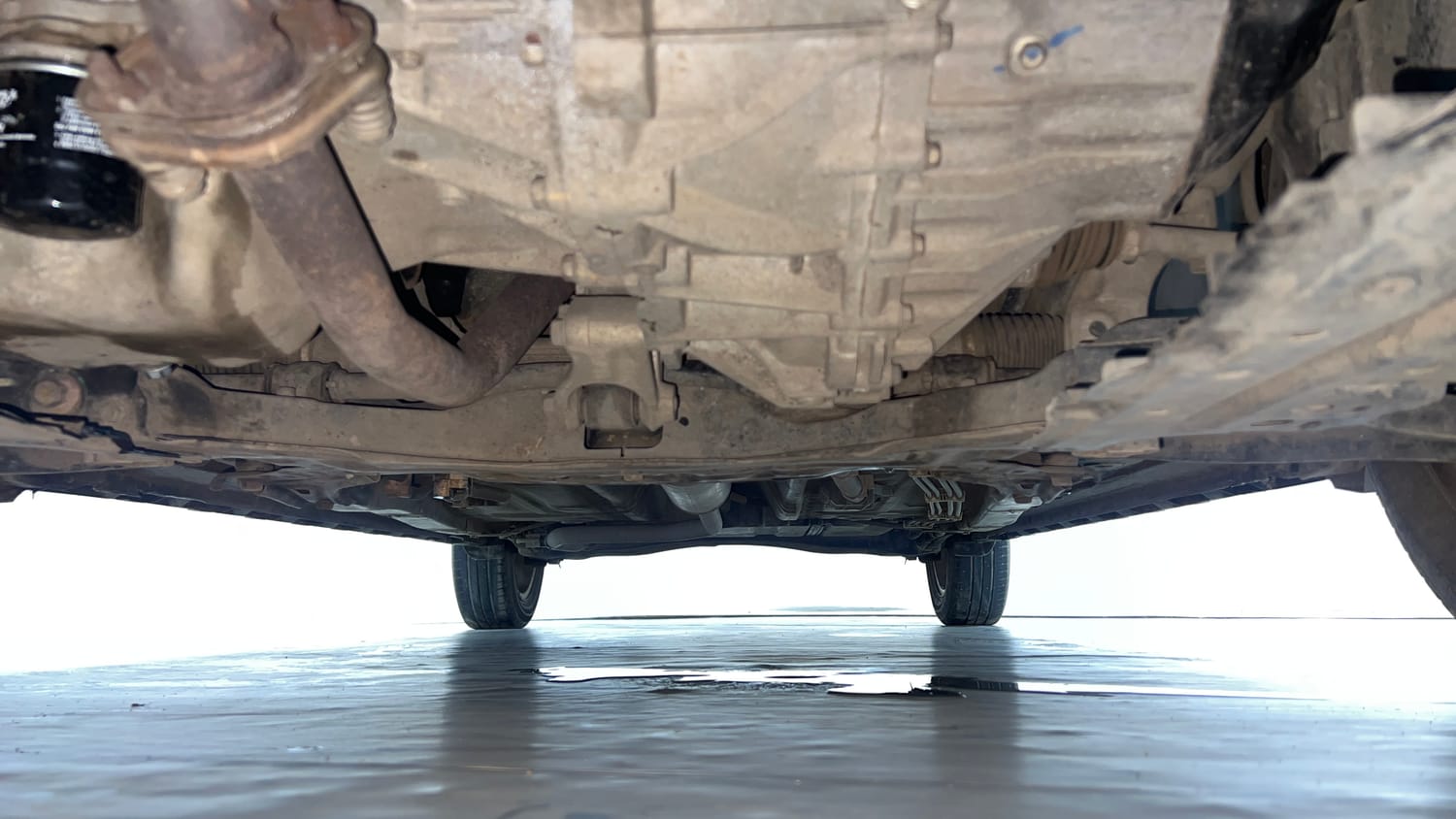 Used 2020 Maruti Suzuki XL6 Alpha MT Petrol Petrol Manual extra FRONT LEFT UNDERBODY VIEW