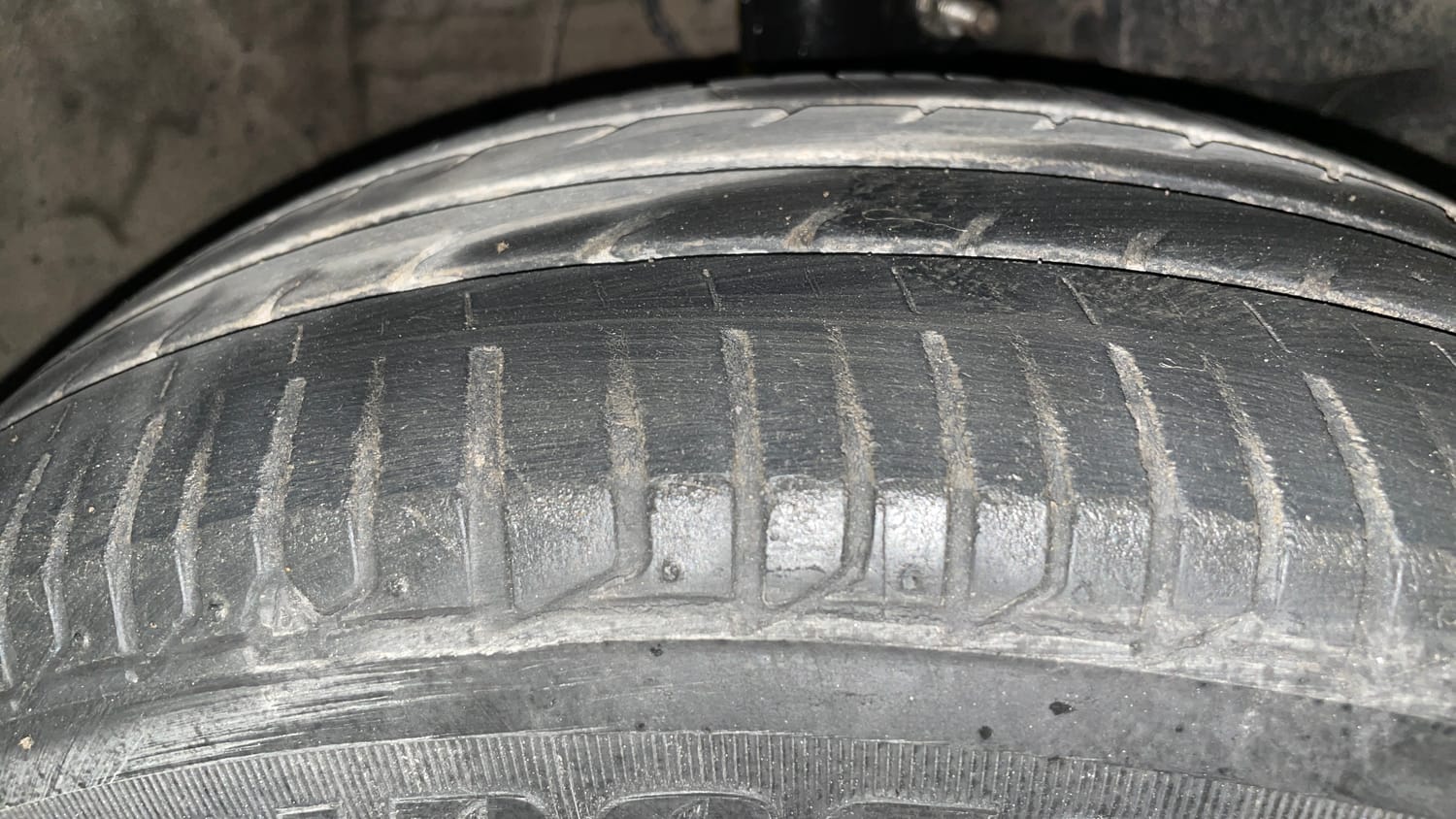 Used 2016 Honda City VX Petrol Manual tyres RIGHT FRONT TYRE TREAD VIEW