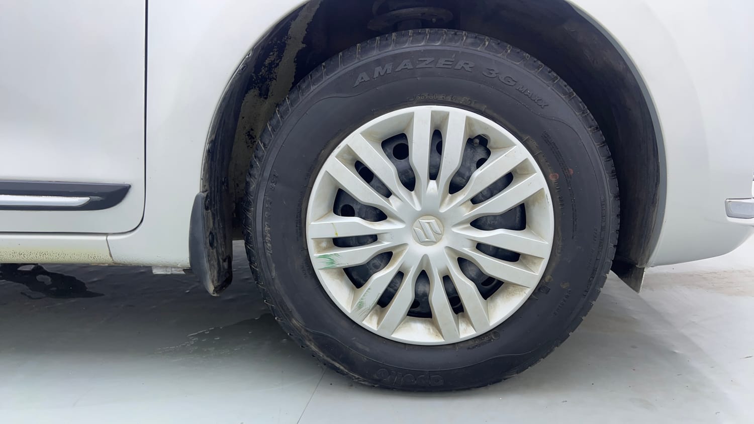 Used 2019 Maruti Suzuki Dzire VXi AMT Petrol Automatic tyres RIGHT FRONT TYRE RIM VIEW