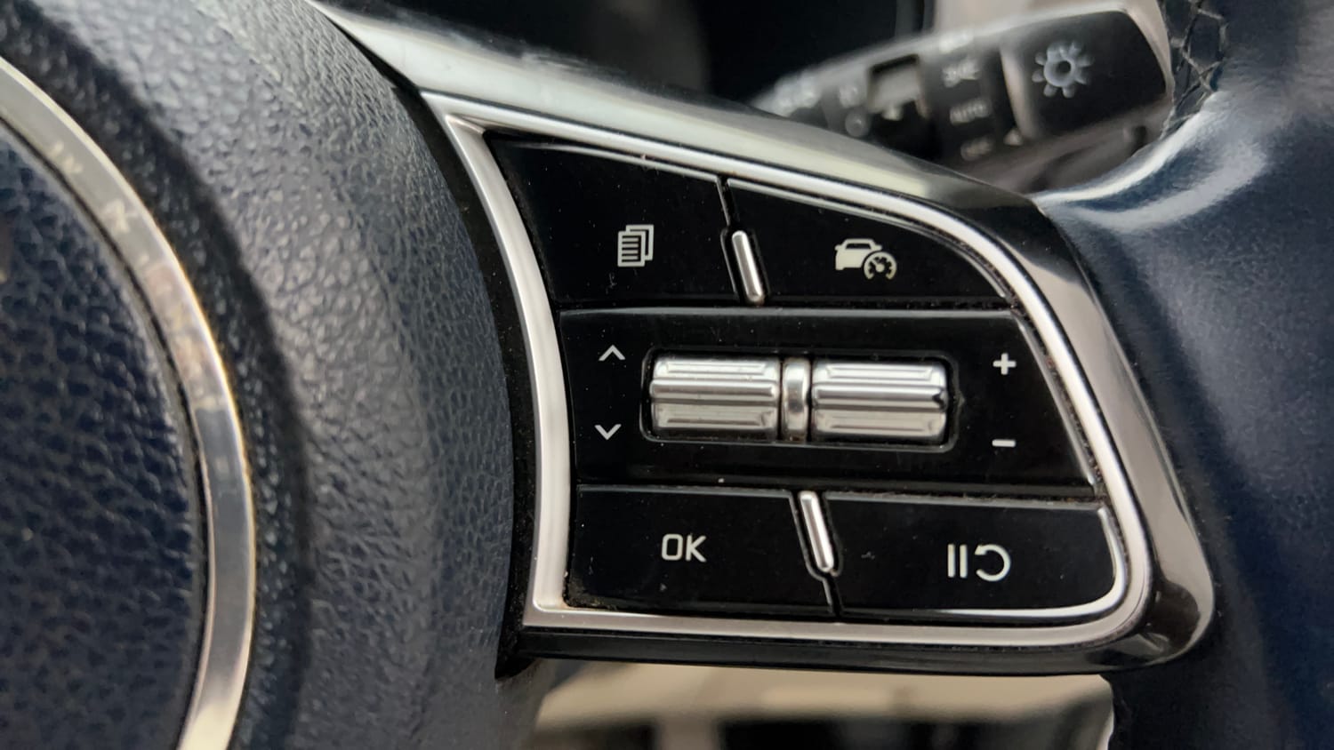 Used 2022 Kia Carens Luxury Plus 1.4 Petrol 7 STR Petrol Manual top_features Cruise control