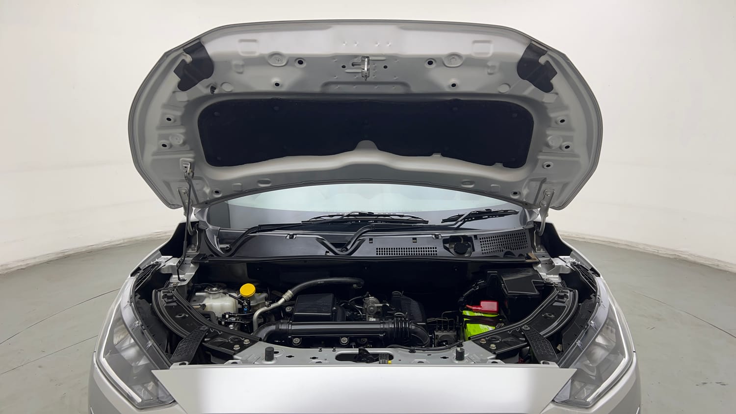 Used 2021 Nissan Magnite XE Petrol Manual engine ENGINE & BONNET OPEN FRONT VIEW