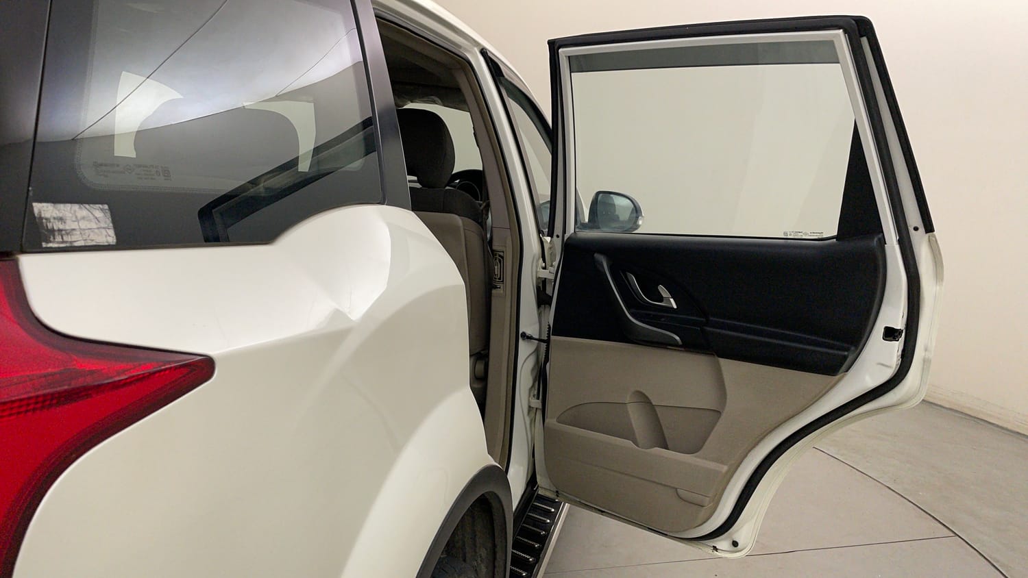 Used 2018 Mahindra XUV500 W9 AT Diesel Automatic interior RIGHT REAR DOOR OPEN VIEW