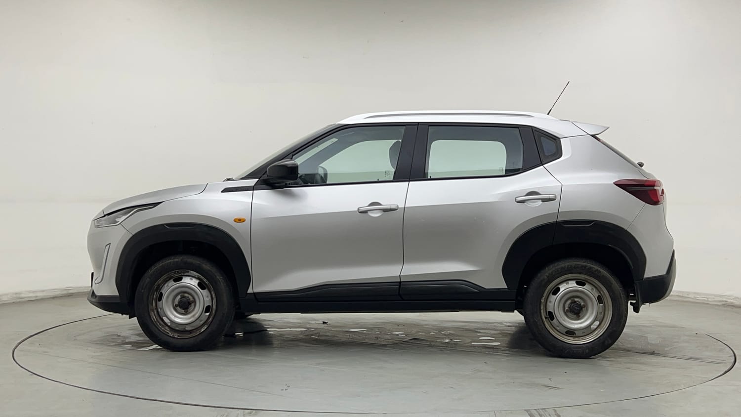 Used 2021 Nissan Magnite XE Petrol Manual exterior LEFT SIDE VIEW