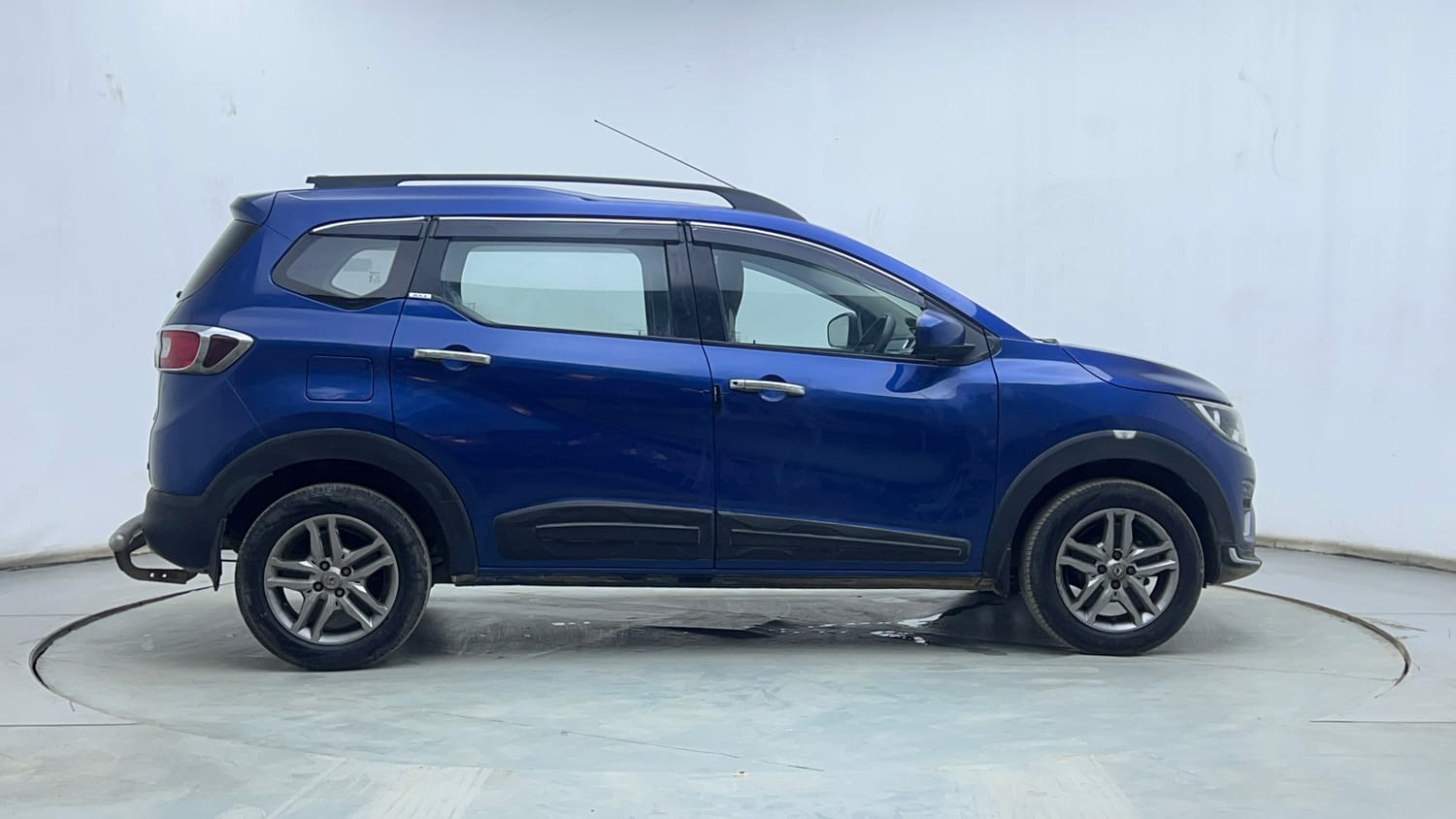 Used 2020 Renault Triber RXZ Petrol Manual exterior RIGHT SIDE VIEW