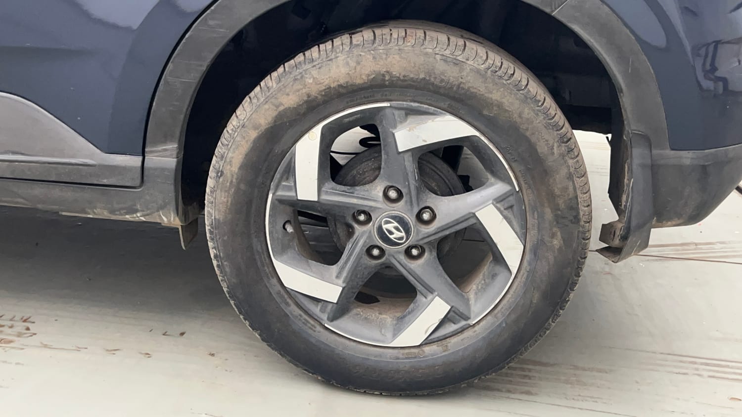 Used 2019 Hyundai Venue SX Plus 1.0 Turbo DCT Petrol Automatic tyres LEFT REAR TYRE RIM VIEW