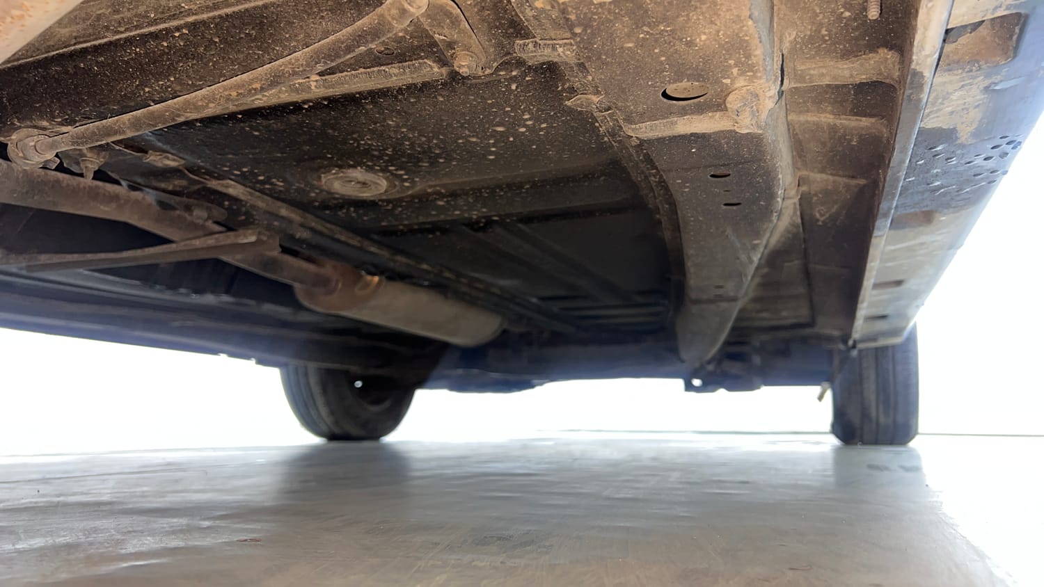 Used 2017 Maruti Suzuki Baleno Sigma 1.2 Petrol Manual extra REAR RIGHT UNDERBODY VIEW