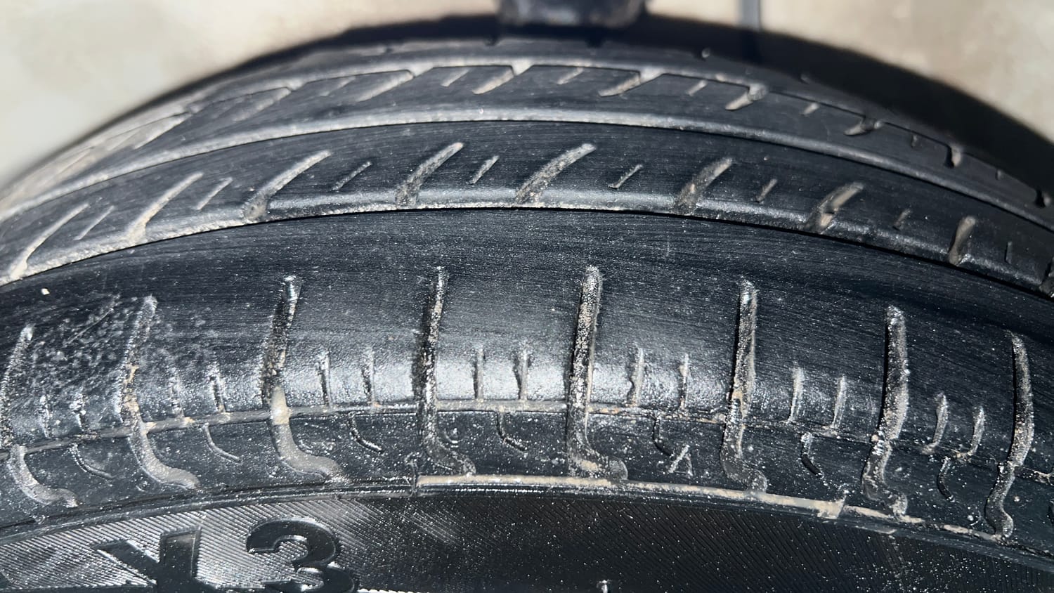 Used 2018 Maruti Suzuki Alto 800 LXi Petrol Manual tyres LEFT FRONT TYRE TREAD VIEW