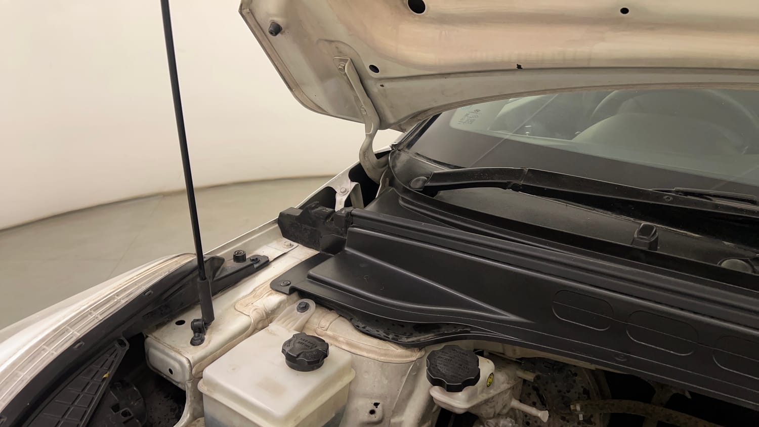 Used 2019 Hyundai Creta S 1.6 AT CRDi Diesel Automatic engine ENGINE RIGHT SIDE HINGE & APRON VIEW