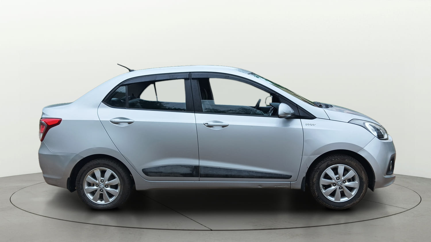Used 2015 Hyundai Xcent S 1.2 (O) Petrol Manual exterior RIGHT SIDE VIEW