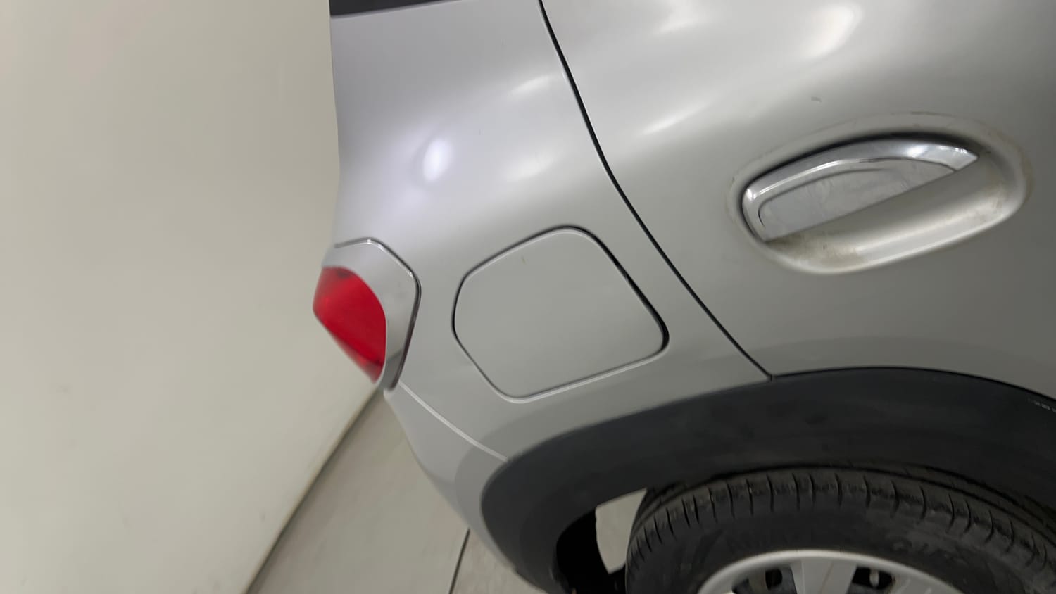 Used 2016 Renault Kwid RXT Opt Petrol Manual dents MINOR DENT