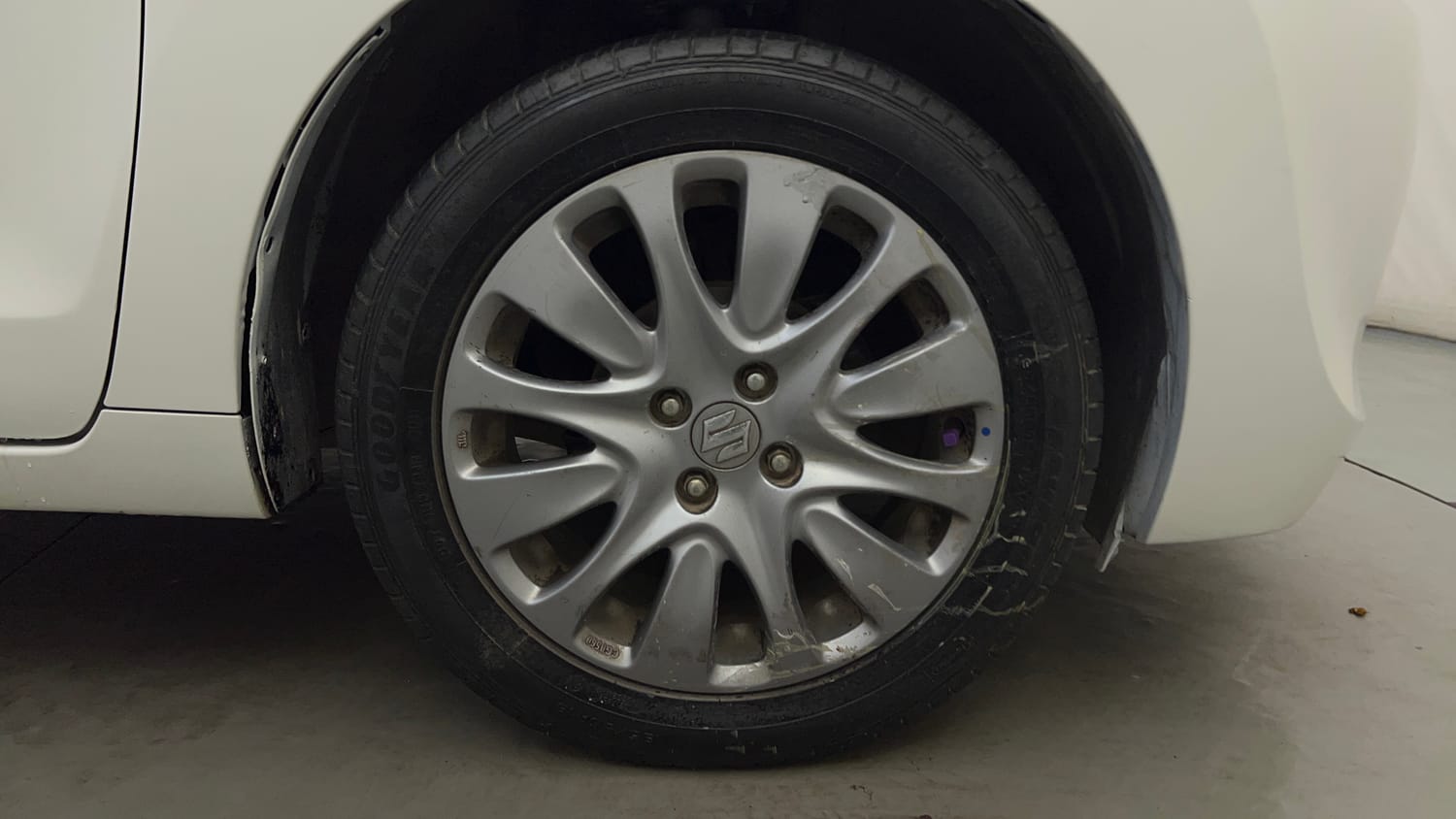 Used 2017 Maruti Suzuki Baleno Zeta 1.2 AT Petrol Automatic tyres RIGHT FRONT TYRE RIM VIEW