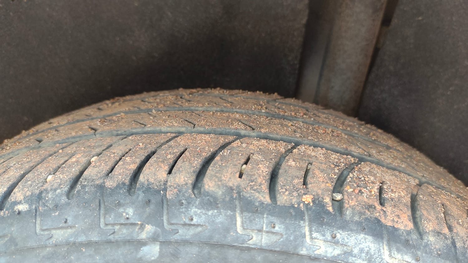 Used 2018 Ford EcoSport Titanium + 1.5L Ti-VCT AT Petrol Automatic tyres LEFT REAR TYRE TREAD VIEW