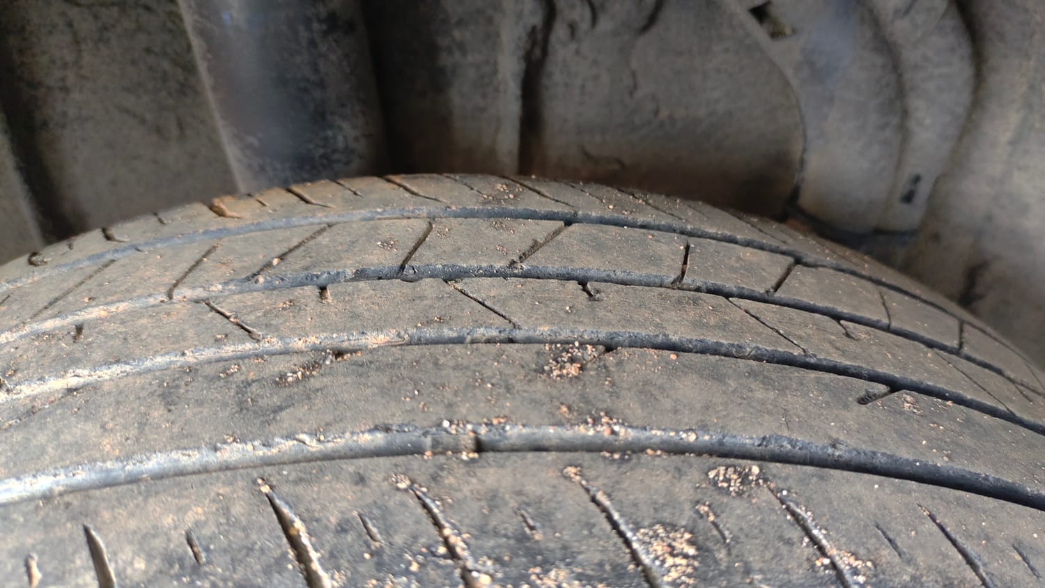Used 2021 Renault Kiger RXT MT Petrol Manual tyres RIGHT REAR TYRE TREAD VIEW