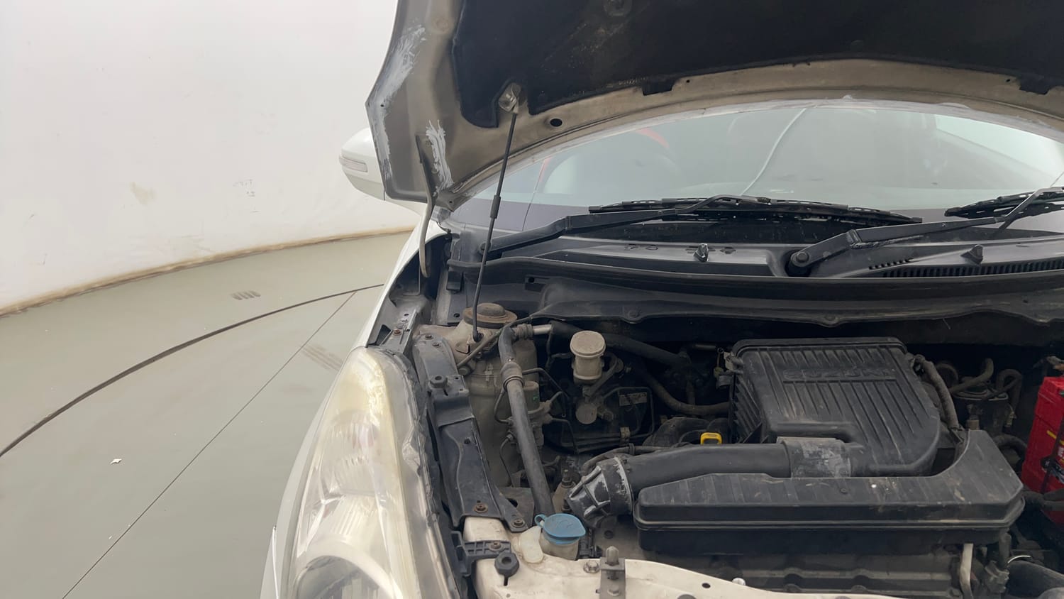 Used 2015 Maruti Suzuki Swift VXi Petrol Manual engine ENGINE RIGHT SIDE HINGE & APRON VIEW