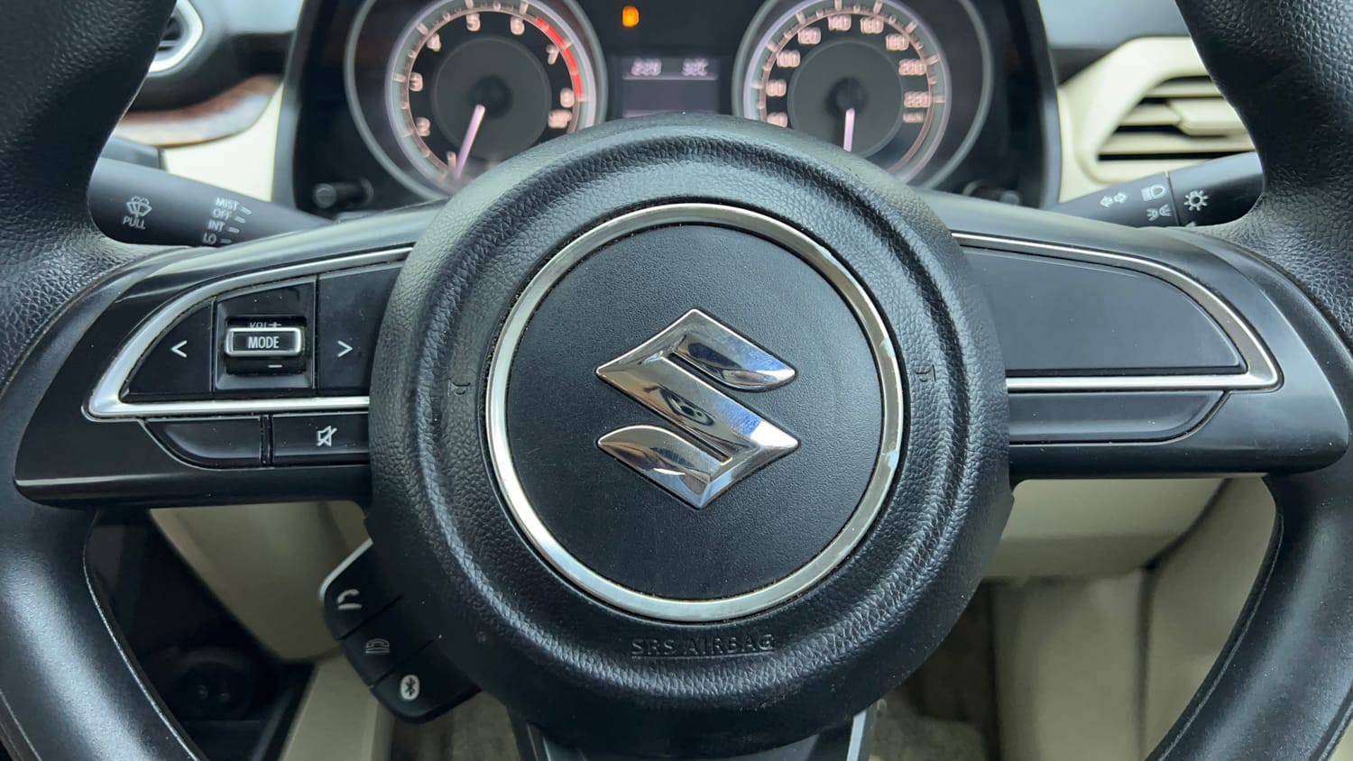 Used 2017 Maruti Suzuki Dzire VXi AMT Petrol Automatic top_features Steering mounted controls