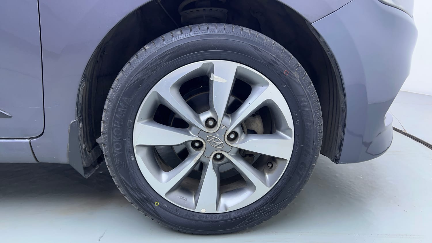 Used 2016 Hyundai Elite i20 Asta 1.2 Petrol Manual tyres RIGHT FRONT TYRE RIM VIEW