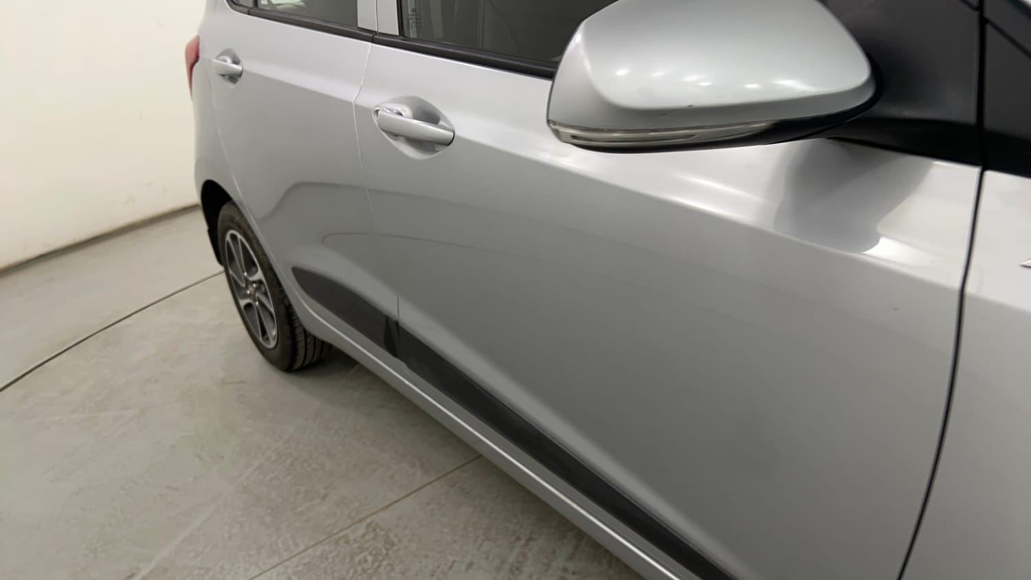 Used 2019 Hyundai Grand i10 Sportz AT 1.2 Kappa VTVT Petrol Automatic dents MINOR SCRATCH