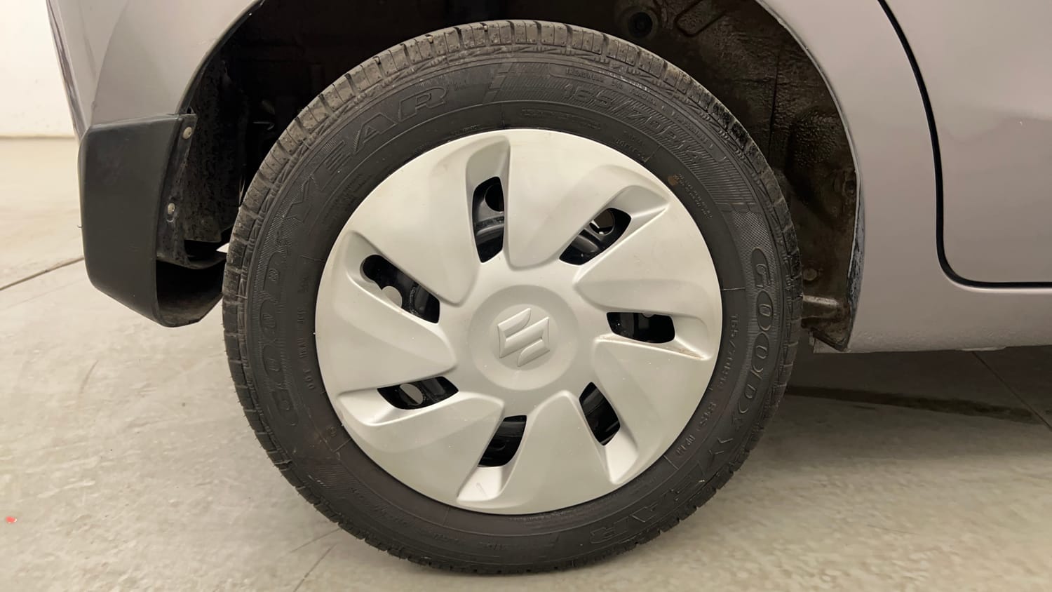 Used 2017 Maruti Suzuki Celerio VXi AMT Petrol Automatic tyres RIGHT REAR TYRE RIM VIEW